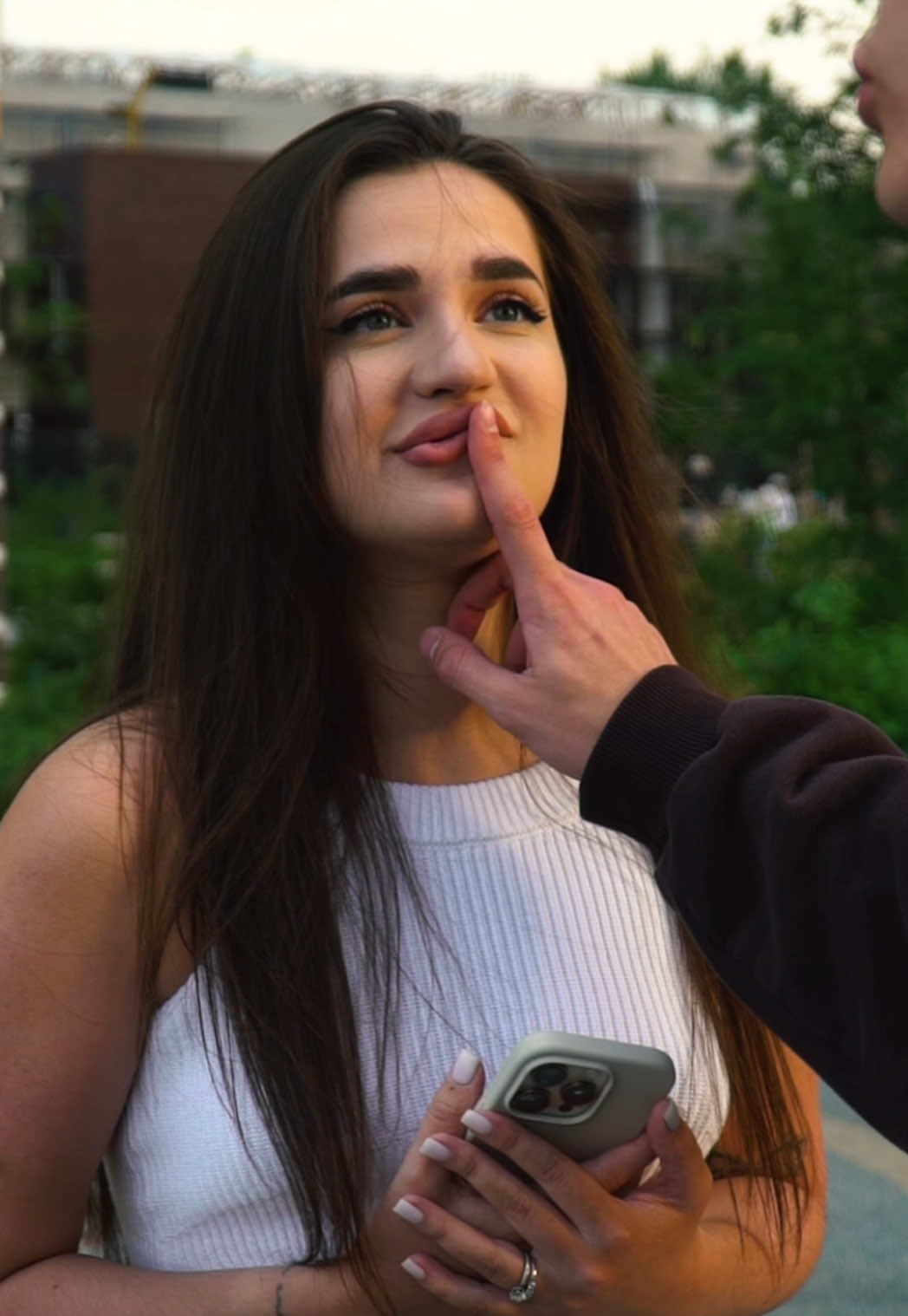 A post by @gufee_me on TikTok caption: ❌Заступился за девушку с неприятным запахом изо рта @Revyline.ru #MaestriDelPov #story