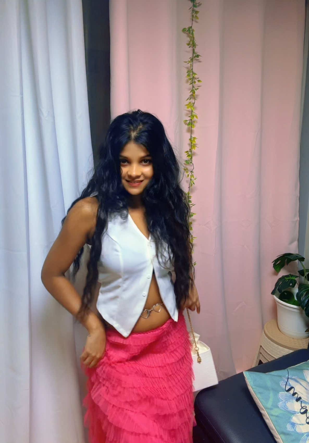 A post by @ishuthathsara0 on TikTok caption: කොහේ ගියත් වෙලාවට යන්න බැරි හේතුව 🥹❤️#fyp #srilanka 