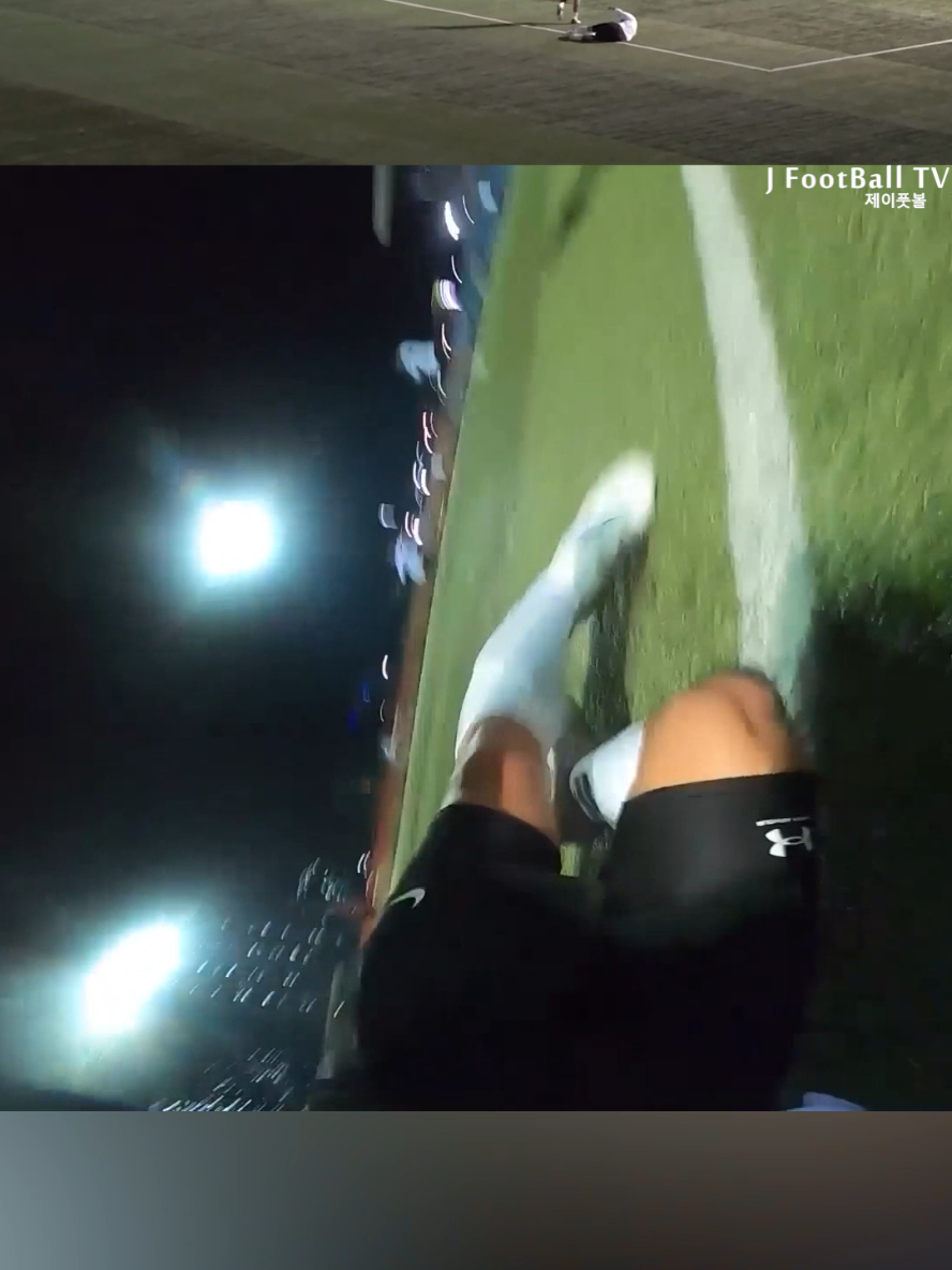 A post by @jfootballtv on TikTok caption: Pro players match eye view  #Thailand #football #제이풋볼 