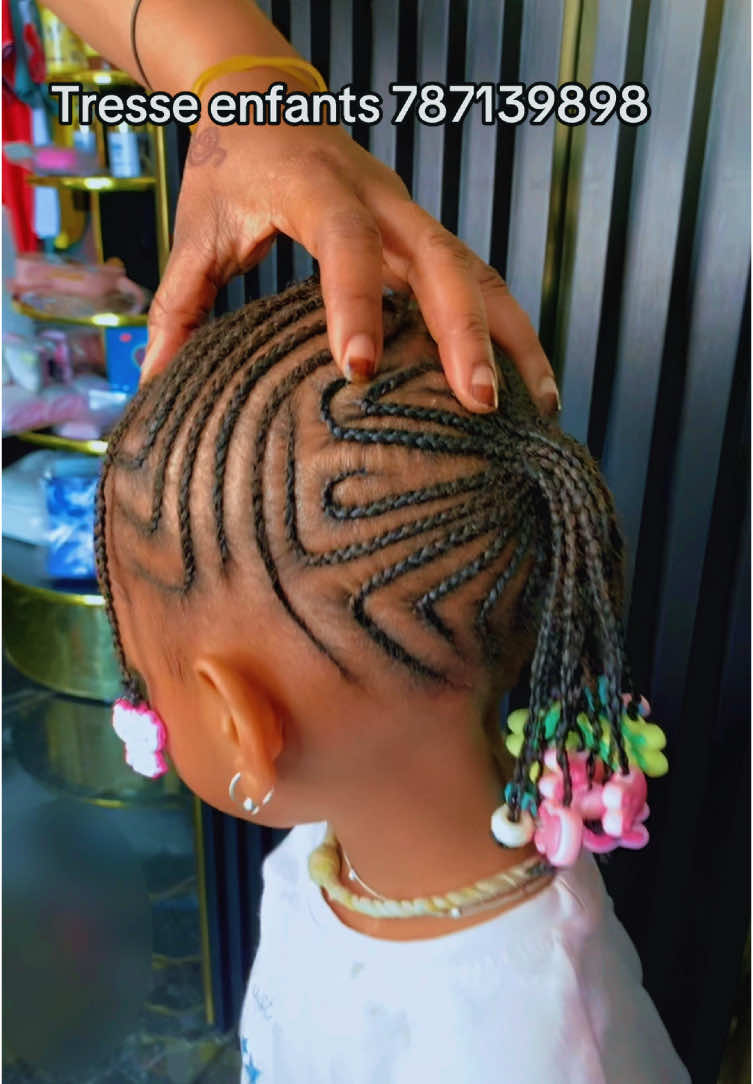 A post by @yonahair221 on TikTok caption: Tresse enfants #tresses #enfants #tabaski #coiffure #mode #tiktoksenegal🇸🇳 