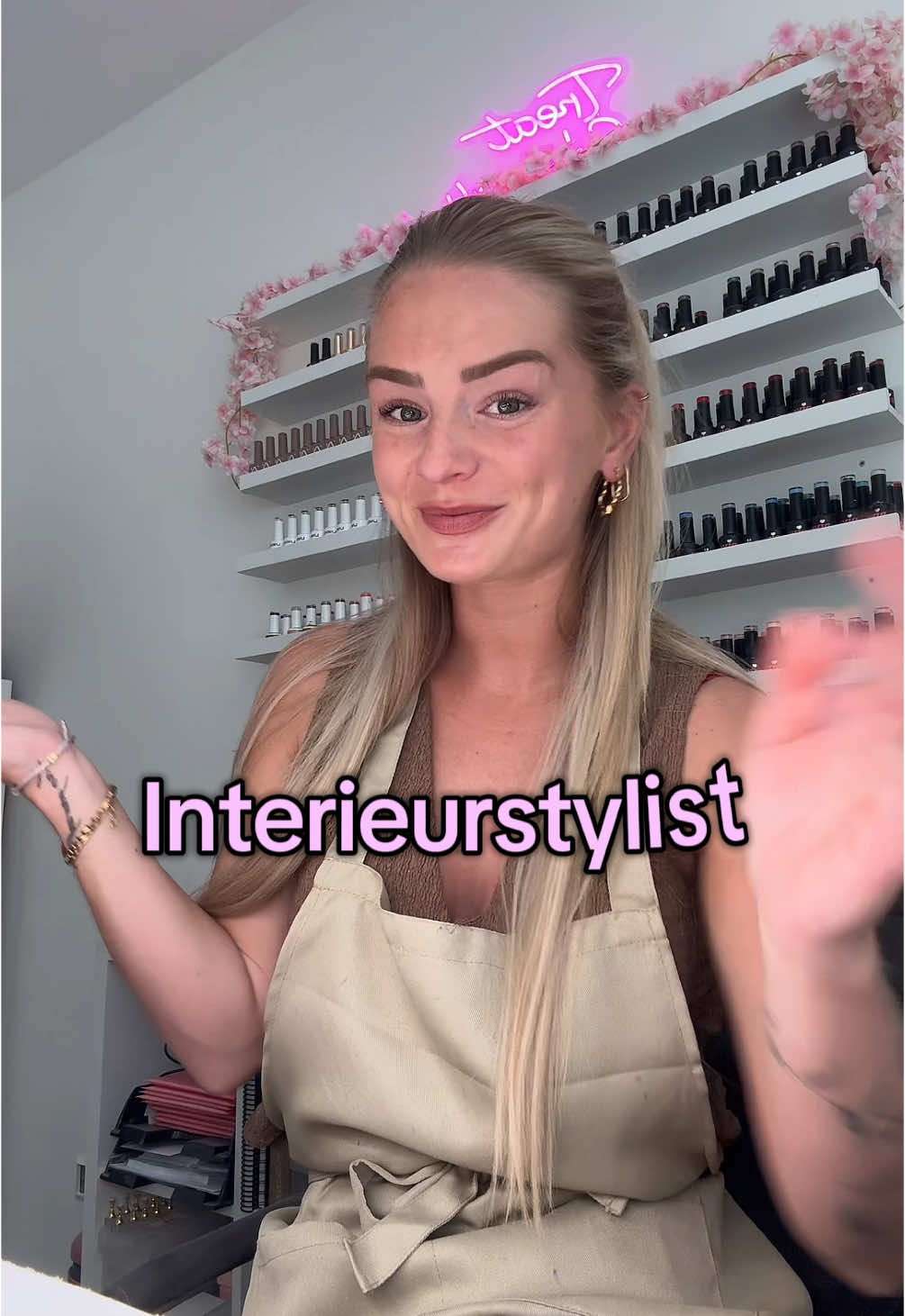 A post by @iris_de_waard on TikTok caption: Nog meer nieuws 🫢