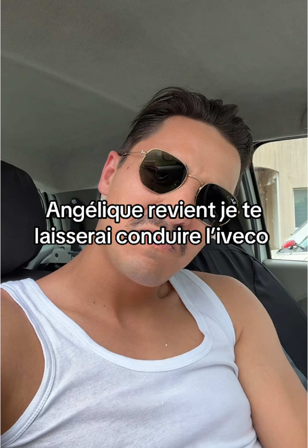 A post by @nathan_steinbach_ on TikTok caption: • Mentionne Angelique pour qu’elle revienne 💔 . . . . #talentfrançais #comedyclubfrance #seconddegré #blaguenul #blaguedrole #drolement #humouristique #humourfr #standupfrance #postdrole #reelfrance #humourblanc #humournoire  #Humournoir #humourfrançais #videohumour #humoriste #humoristefrançais #frenchhumour #rires #standup #standupfrancais #genduvoyage #mannouche #gitan #gitans #voyageur #gypsy #cringe #genant 
