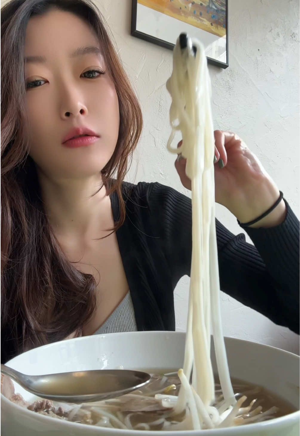 A post by @uu41world59 on TikTok caption: Eat lunch with me #eatingshow #mukbang #fyp #foodie #pho 