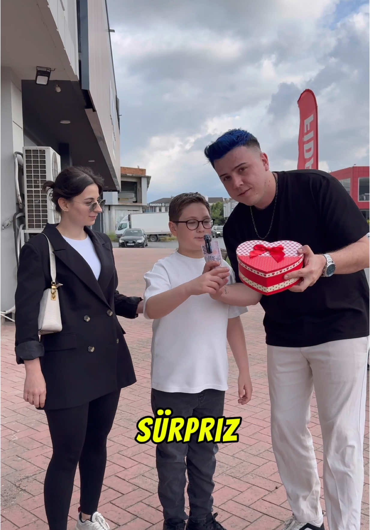 A post by @semihvarol on TikTok caption: Sakarya ve Kocaeli’de bulunan “Genç bebe” mağazalarını ziyaret edebilir online hizmetleri ile kampanyalardan yararlanabilirsiniz.  İletişim no: 📱553 777 11 18 / ☎️ 444 54 89  🌐gencbebe.com.tr #bebek #kampanya #sakarya #indirim #gencbebe #bebekodasi #bebekhazirliklari #bebekarabası #gencodası #işbirliği 