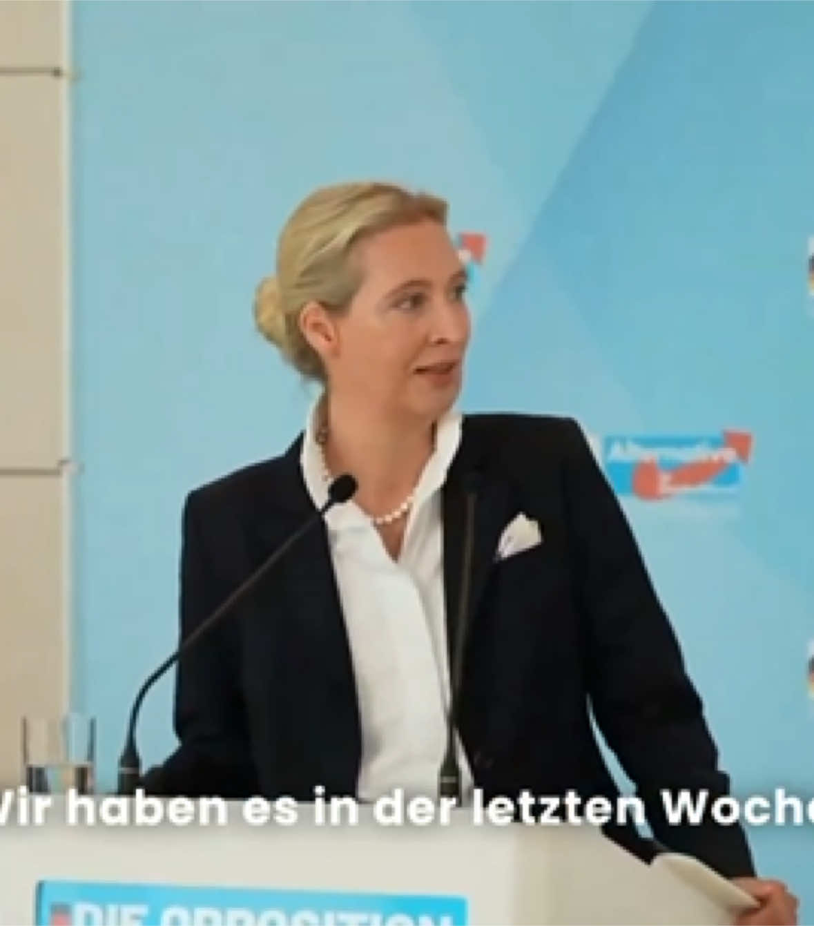 A post by @alice_weidel_afd on TikTok caption: Statt Einbürgerung: „Diejenigen, die illegal zu uns gekommen sind, die können hier nicht bleiben. Asyl ist ein Recht auf Zeit. Und diejenigen, bei denen der Fluchtgrund entfallen ist, die werden wir in ihre Heimatländer zurückschicken!“ #AfD #pressekonferenz #jetztafd #asyl #migration #rückführung #grenzschutz #rechtstaat #deutschland #asylstopp  #alternativefürdeutschland #politik #fürdich 