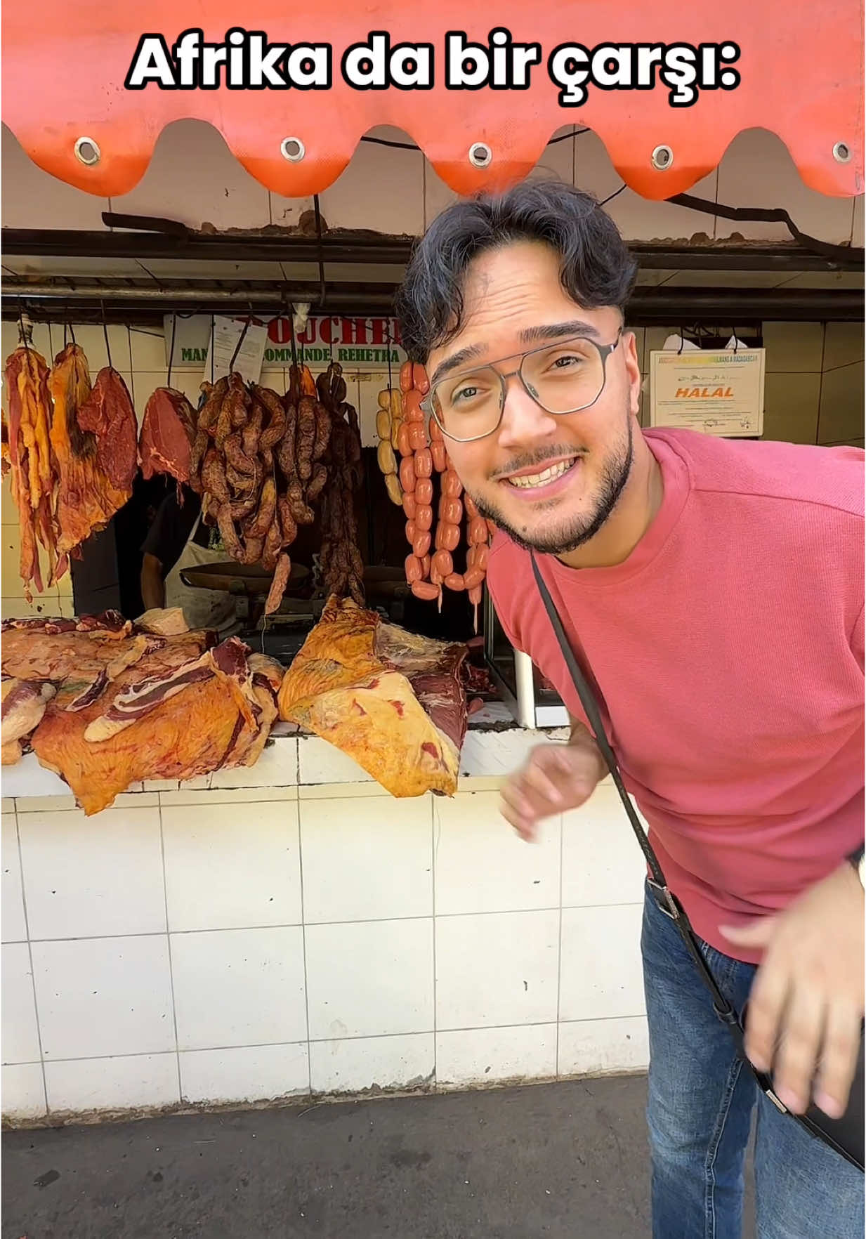 A post by @ramazanbayram_ on TikTok caption: Afrika’da bir çarşı! Madagaskardayız sizlere göstermek istedim.. çok ilginç değil mi😅 Yorumlarınızı bekliyorum! #keşfet 