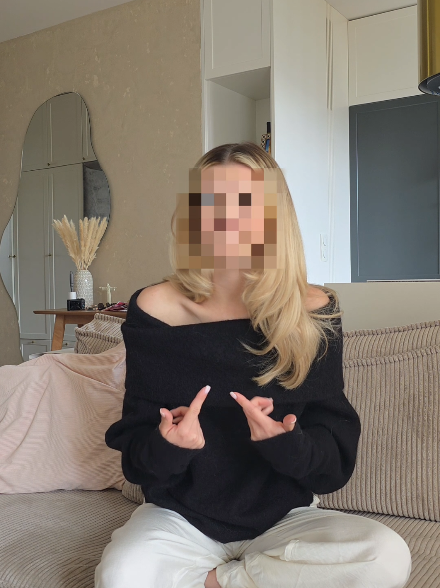 A post by @kompleksiaraxx on TikTok caption: Kawa, scroll, spokój. Zero śledzenia – tylko z PR1V 💌✌🏻 #PR1V #wspolpracaplatna #maszprawodoPR1V #lepiejbycPR1V 