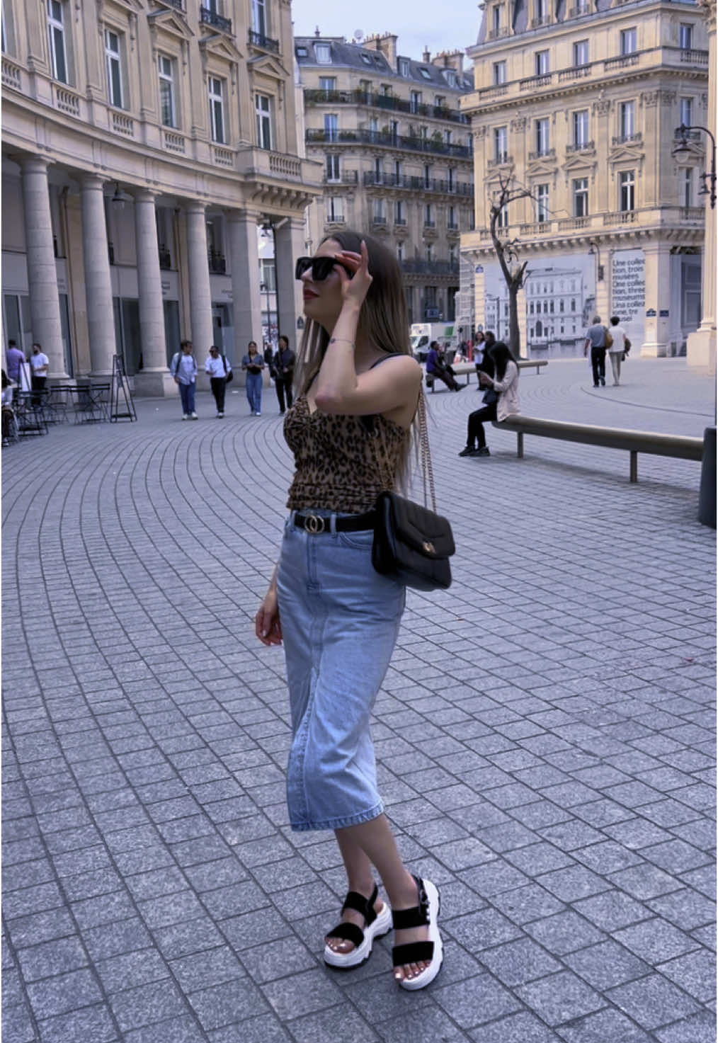 A post by @valeriaroman1996 on TikTok caption: #хочуврекомендацииплизз #paris #viralvideo #😎😎😎 