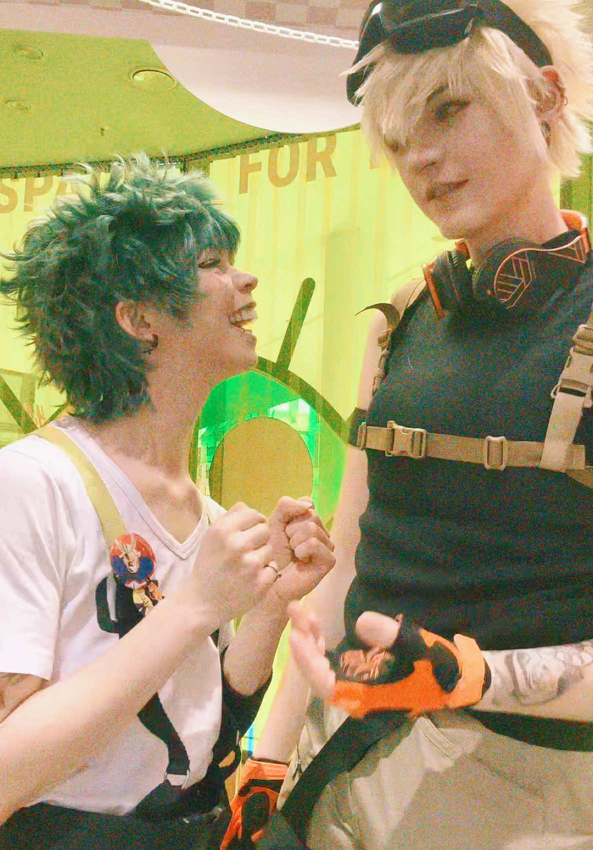 A post by @teacakecos on TikTok caption: i cringed at myself so hard the first time hahaha, but ayyy, we got it 🫡 @Lena_Kuroi / レナくろい 🧡💚 #bnhacosplay #dekucosplay #deku #bakugou #mhacosplay #mha #bakugoukatsuki #izukumidoriya #germancosplay #dokomi2025 