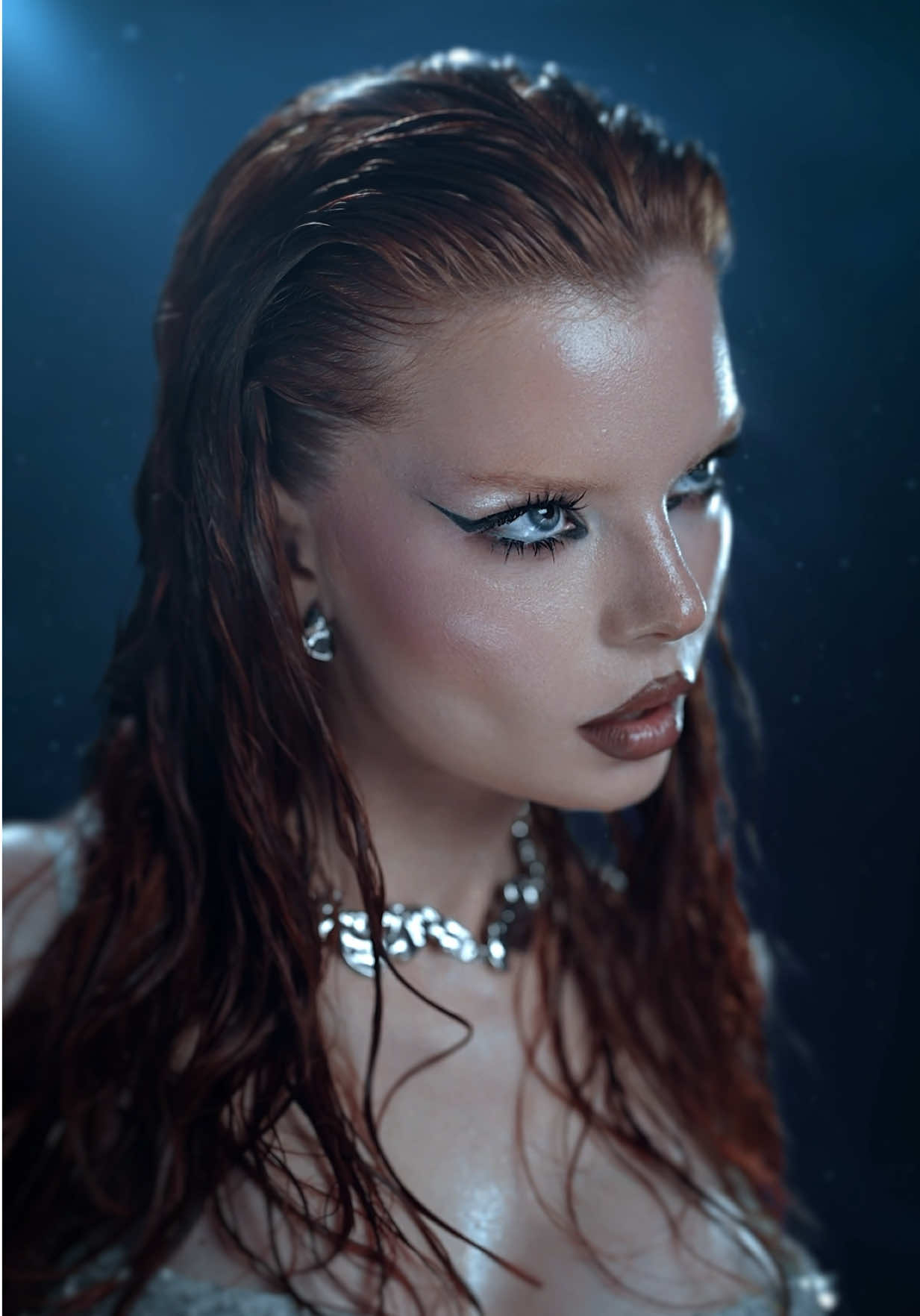 A post by @anastasile on TikTok caption: Siren 🌊🌊 #makeup #siren 