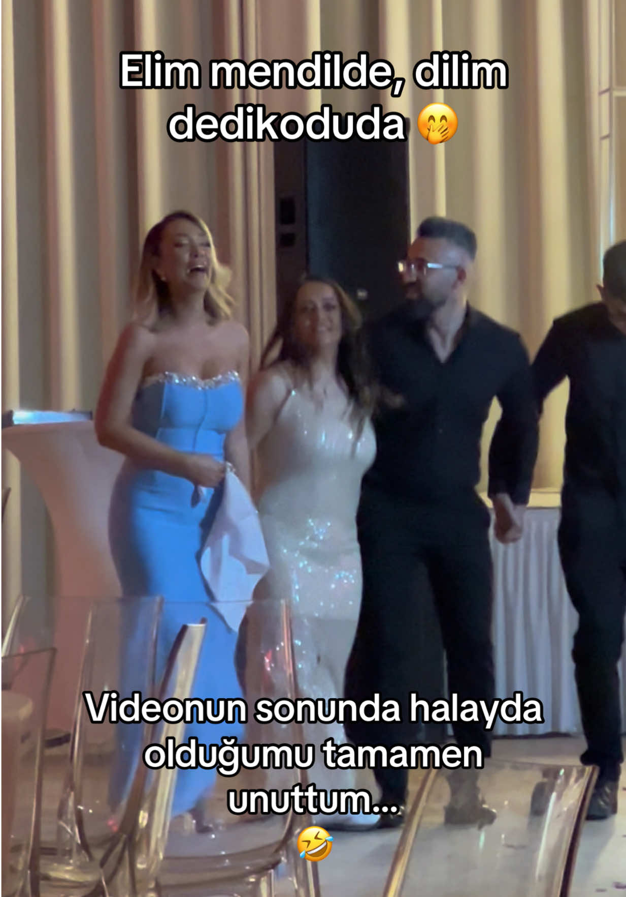 A post by @arzuakinofficial on TikTok caption: 🤣🧿🥳 #vienna #wien #kurdishgirl #halay #hochzeit #funnytiktok #dedikodu #komik #kesfet #fyppp #türkiye 
