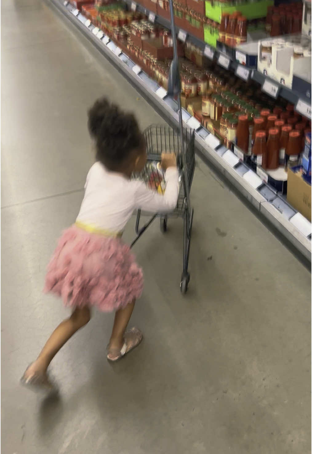 A post by @bandhunta_izzy on TikTok caption: Hunt insist on comin inna store wit me, so might as well work her 😭😭