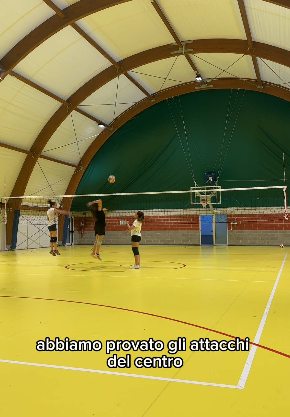 A post by @alessia.dardano on TikTok caption: Ultimo allenamento della stagione, ci vediamo durante i tornei 🏐🏐🏐