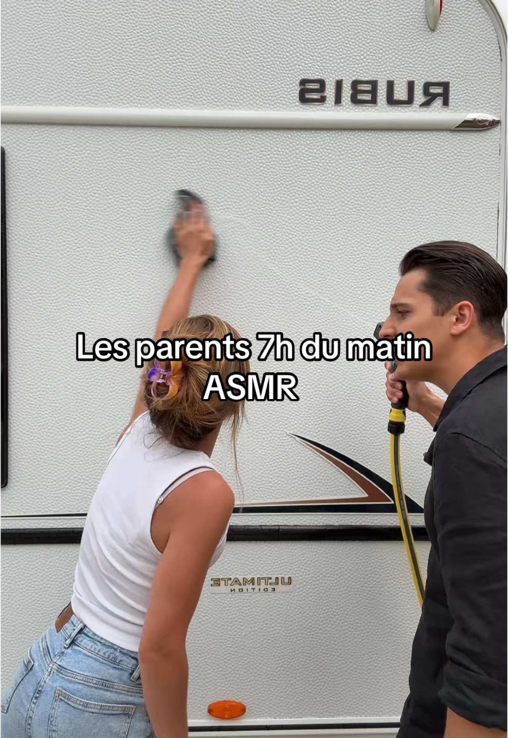 A post by @nathan_steinbach_ on TikTok caption: • Tu ferme les yeux tu t’y croirais 🙈😂 . . . #talentfrançais #comedyclubfrance #seconddegré #blaguenul #blaguedrole #drolement #humouristique #humourfr #standupfrance #postdrole #reelfrance #humourblanc #humournoire  #Humournoir #humourfrançais #videohumour #humoriste #humoristefrançais #frenchhumour #rires #standup #standupfrancais #genduvoyage #mannouche #gitan #gitans #voyageur #gypsy #asmr @Cindy.miss 