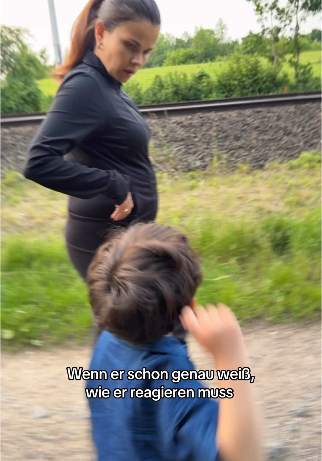 A post by @louisa_masciullo on TikTok caption: Hahahaha er weiß genau, was er sagen muss 😂 #fyp #fürdich 