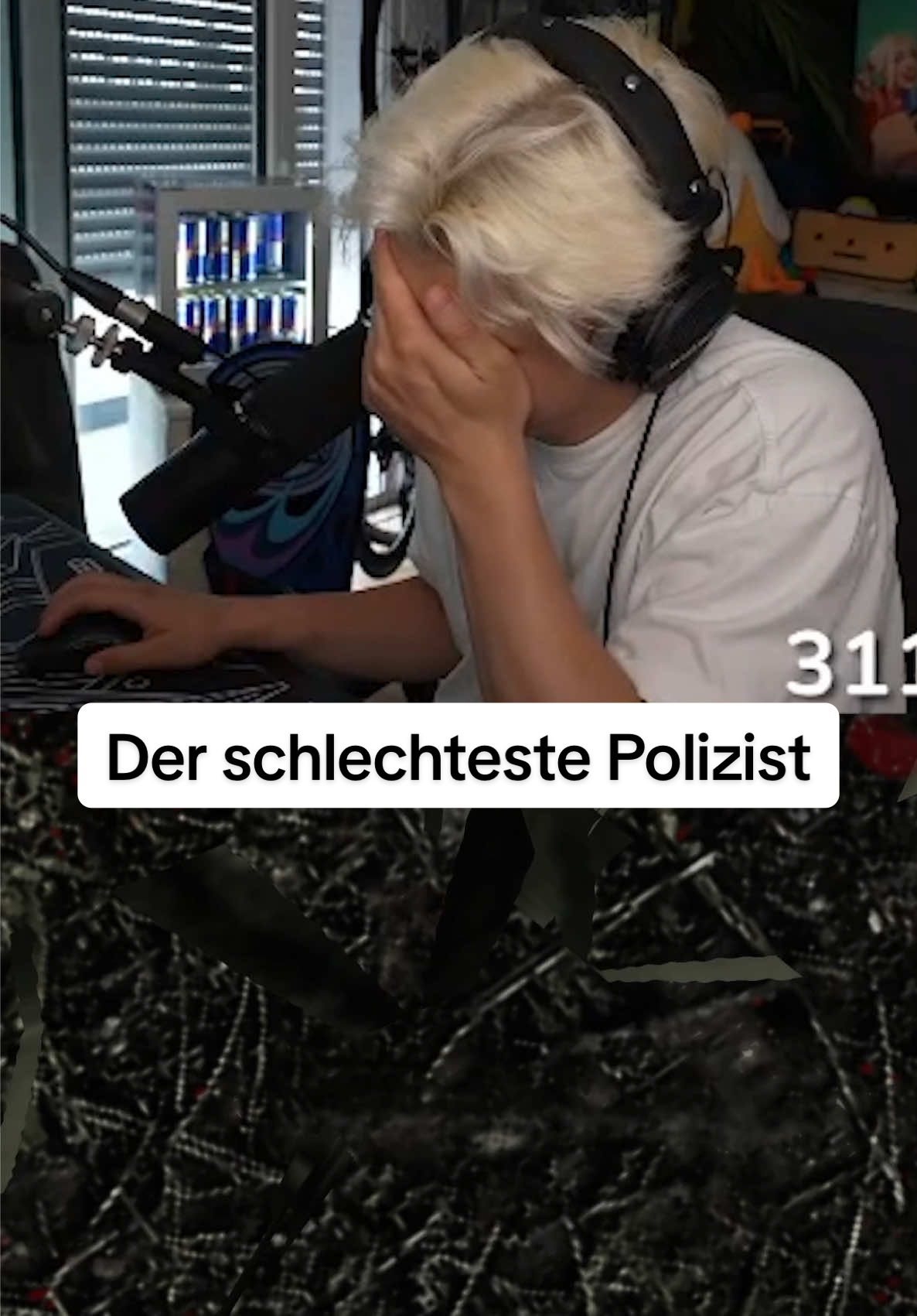 A post by @papaplatte on TikTok caption: Ich muss der schlechteste Polizist sein #papaplatte 