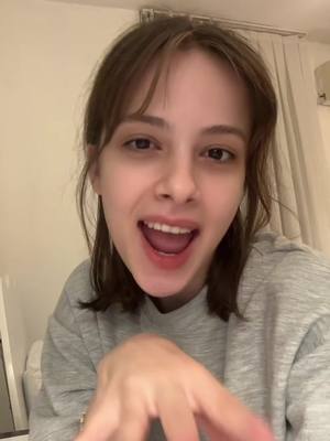 A post by @elifsaracishere on TikTok caption: Sakızım olsa daha gerçekçi olurmus xğwmxpwödpe fav filmim