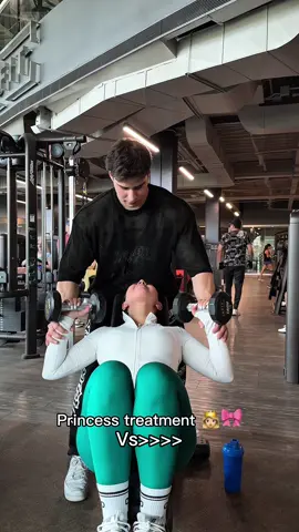 A post by @axelmguerra on TikTok caption: Si yo no puedo ella tampoco 💀 #GymTok #fitness #fyp #gym #fitnessmotivation #aesthetic 
