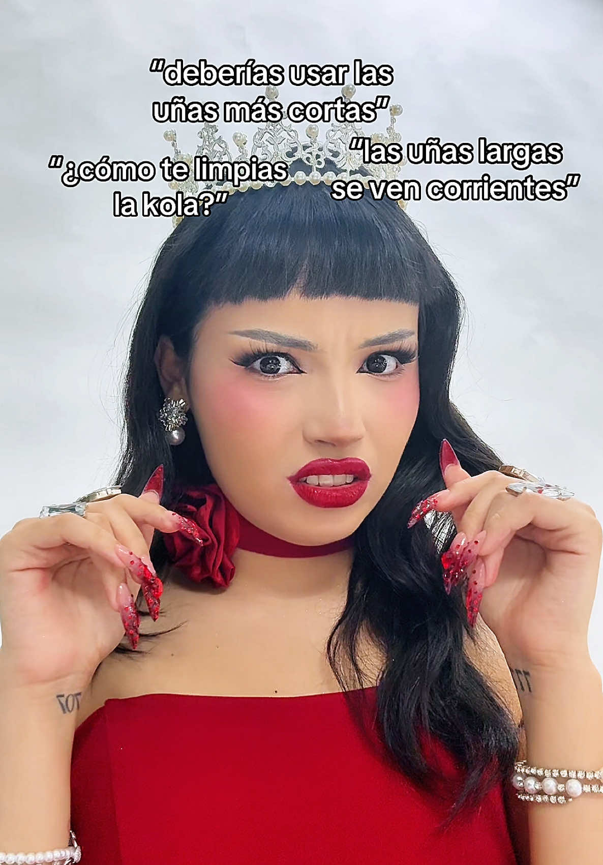 A post by @abigelic on TikTok caption: ignoren q tengo labial en el diente
