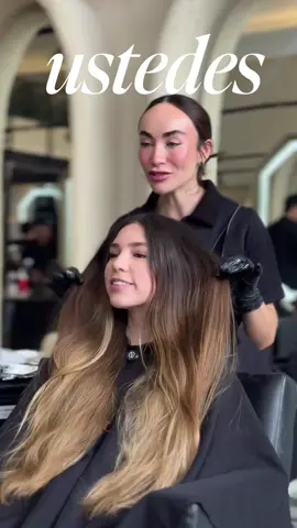 A post by @kelvybrulee on TikTok caption: Cuanto crees que le costo este diseño de color??? Y en cuanto crees que volveremos a vernos para retoque de raíz ♥️amo consentirte 🥰 gracias por estar aquí !! Beso 💋  #balayagebogotá #balayagebrûlée #balayagecolombia #balayageombré #maquillaje #cambiodelook