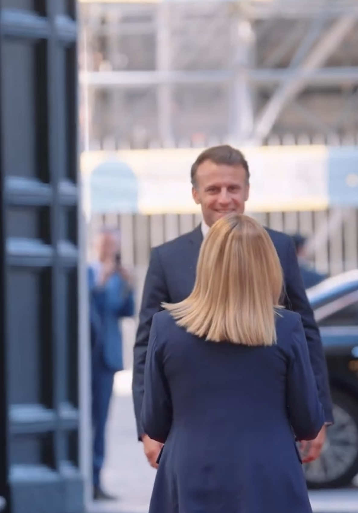 A post by @patrioti_giorgiameloni on TikTok caption: President Meloni receives President Macron 🇫🇷  #giorgiameloni #macron #italy #france #fyp #perte 