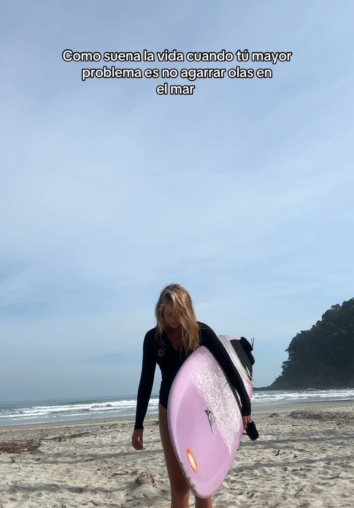 A post by @celessalas on TikTok caption: La buenaaaaa vida es cerca del mar si o si #mar #surf #olas #brasil 