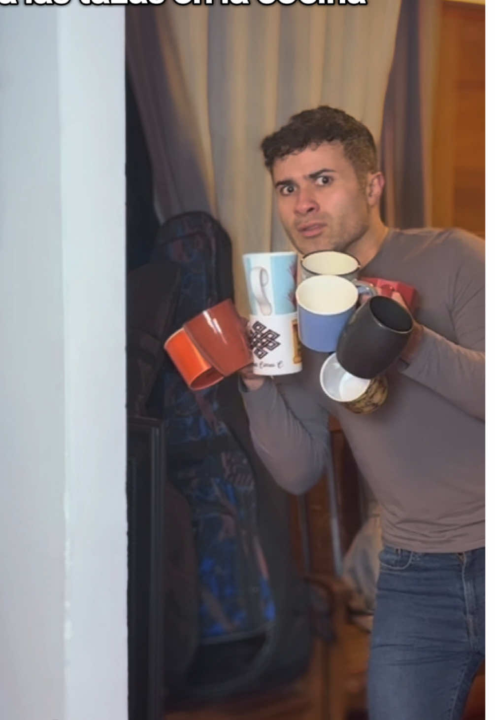 A post by @marceloalcazar on TikTok caption: Esta es una señal para que lleves más tazas a la cocina 😂🤣