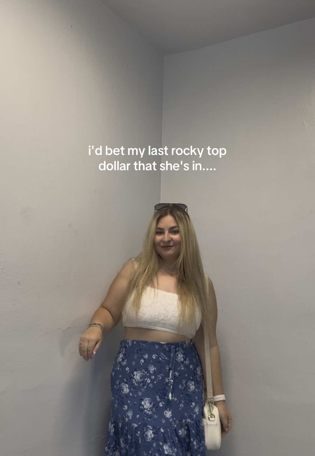 A post by @vvanessawenzl on TikTok caption: one more take on this trend since I do travel only to two places!! LOL ✈️🥲 #lifestyleblogger #BookTok #travel #lasvegas #nyc #trend 