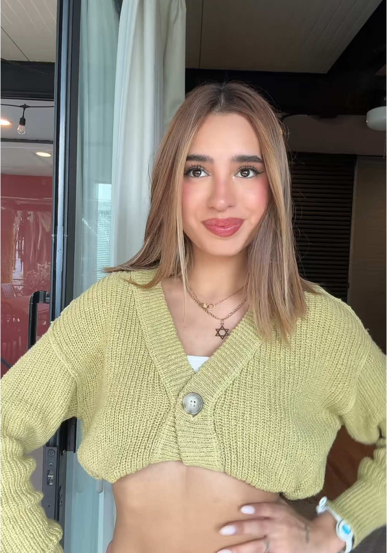 A post by @domelipa on TikTok caption: díganme cuál es su canción fav 🤓🤓