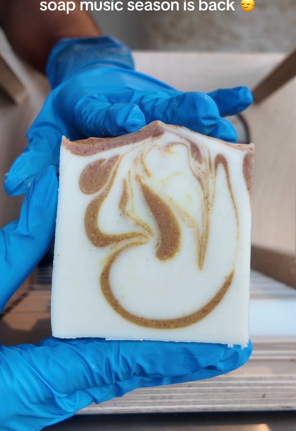 A post by @brwnsgrskin on TikTok caption: who doesn’t love a little banjo sound 😂  #soapcutting #soapmakersoftiktok #soapasmr 