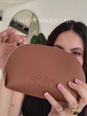 A post by @amyreyhu on TikTok caption: Amo amo amo amo 🥹🙂‍↔️✨🤍 #fyp #haul #makeup #fypシ゚ #maquillaje 