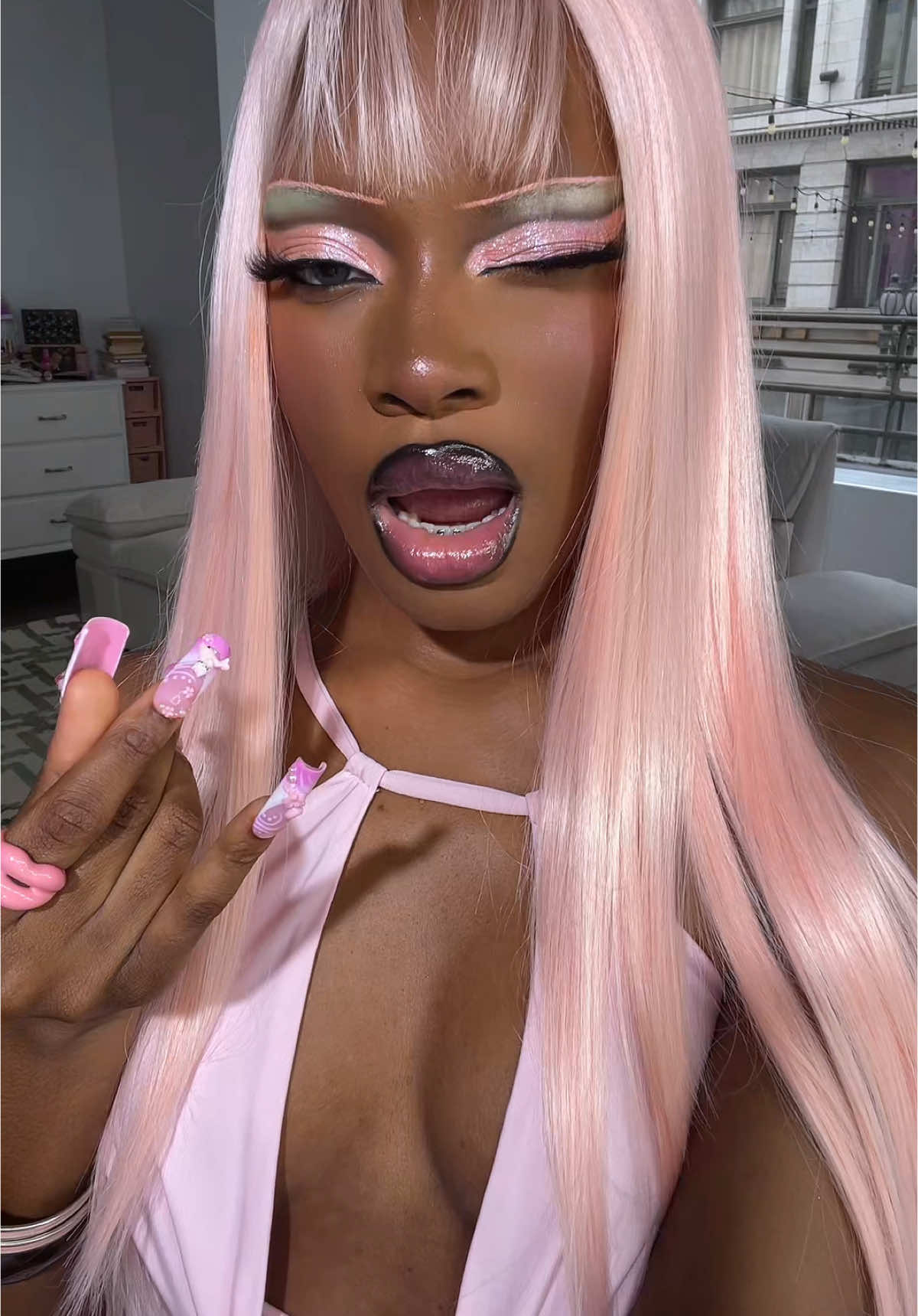 A post by @ on TikTok caption: 🥱😼! #fyp #makeupinspo #eyemakeup #pinkeyeshadow 