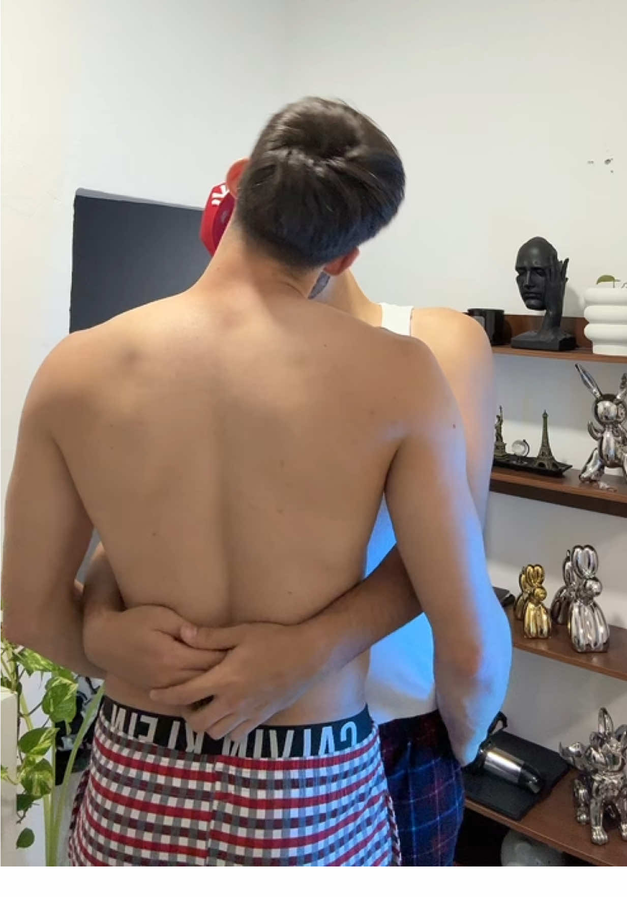 A post by @angelitodelaa on TikTok caption: 🙈😂 @Jorgepayan03🧡🦒 