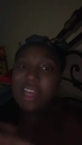 A post by @kateybooo1 on TikTok caption: FIX IT NOW it is now 9:19😒 #peacock #tiktok #loveislandusa 