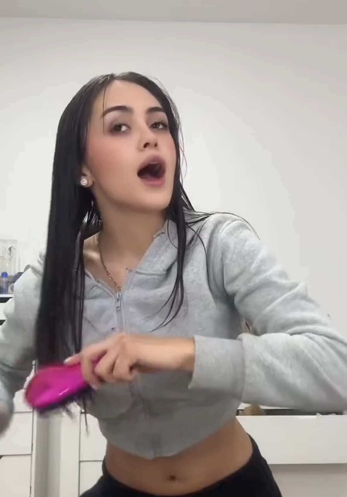A post by @katrishkasc on TikTok caption: No se dejen mis temachas #katrishka #humor 