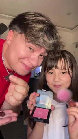 A post by @christianfabiannn on TikTok caption: Es la primera vez que hago maquillaje 😂💔 