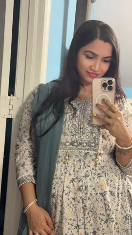 A post by @roypakhiroy on TikTok caption: #lovelife 
