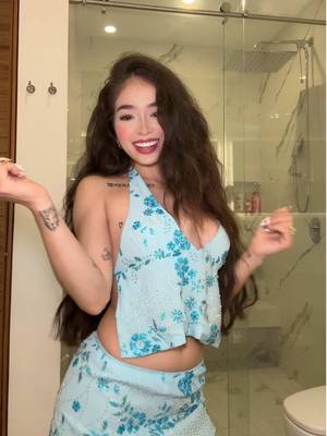 A post by @yajanaaa on TikTok caption: Está canción se canta así!