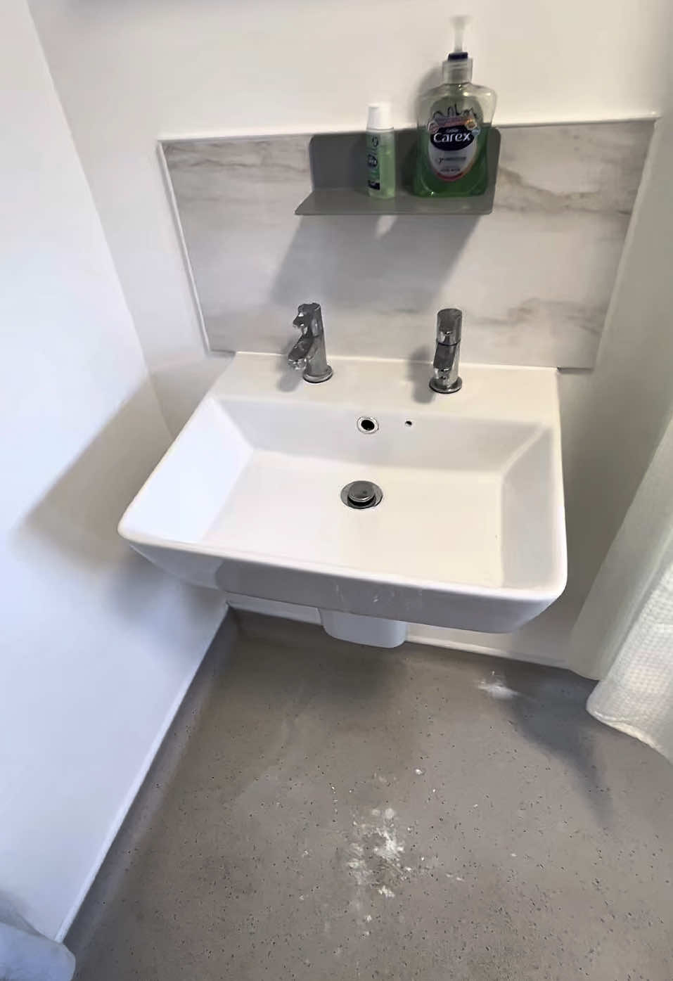 A post by @beaplumbertheysaid on TikTok caption: Basin… #plumber #plumbing #plumbersoftiktok #fyp #foryoupage #boring #easy #highlightoftheday #handyfoldingbucket #basin #growupmate #thatsgoodisntit 