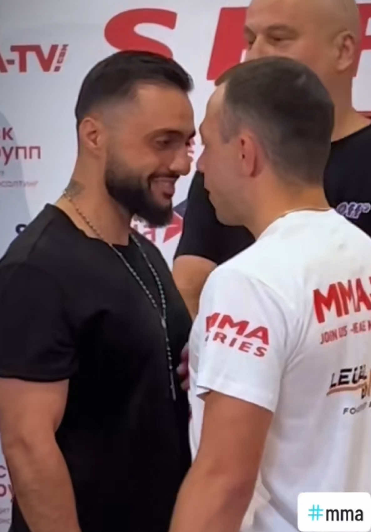 A post by @rafabuffalo on TikTok caption: 🇷🇺Yakovlev vs Abrahamyan🇦🇲  #mma #sport #armenia #yerevan #rafabuffalo #respect #😎 #motivation #ВэтотДень 