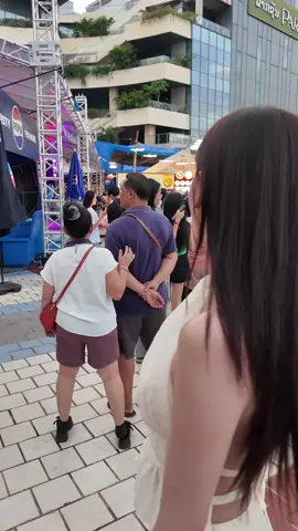 A post by @jmong19 on TikTok caption: ລອງຊິ່ມເບິ່ງແລ້ວຊິຕິດໃຈ🤤🤤#หอยจ้อปูแม่วรรณา #จ้อปูแม่วรรณา #vientiane #parkson #เจ้ม่อง #jmong #กินโชว์ 