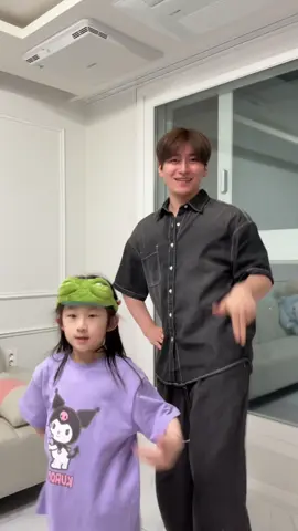 A post by @jadega_98 on TikTok caption: 잠파티티 중독된 지은이랑 함께.. #제이드 #jade #지은이 #서이브 #잠파티티 