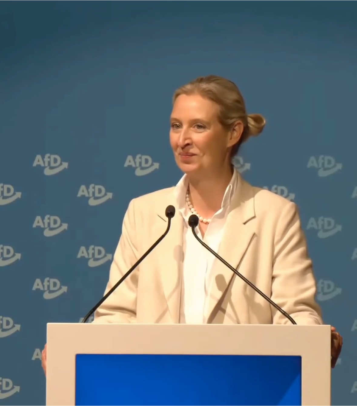 A post by @alice_weidel_afd on TikTok caption: Am vergangenen Wochenende hat die AfD Baden-Württemberg ihre Kandidaten für die kommende Landtagswahl gewählt. Wir werden im März das beste Ergebnis im Westen Deutschlands in der Geschichte der AfD erzielen - die politische Wende kommt! #AfD #badenwürttemberg #landtagswahl #jetztafd  #alternativefürdeutschland #politik #fürdich 