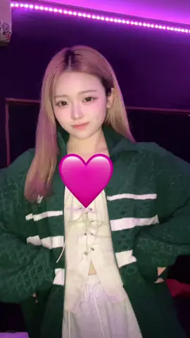 A post by @nenemonsterr on TikTok caption: ヒカルさん０日婚ってマジ？！🩷無しバージョンはサブスク限定で投稿してるよ🫶🏻#サブスク限定 