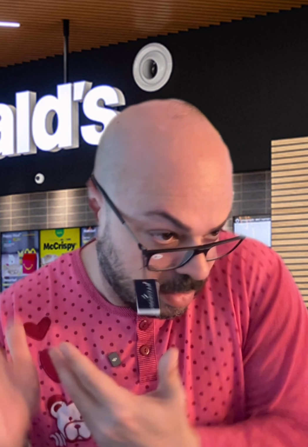 A post by @mandrake1984real on TikTok caption: IMBARAZZI - LA MAMMA TI ACCOMPAGNA AL MC DONALD INSIEME AI TUOI AMICI