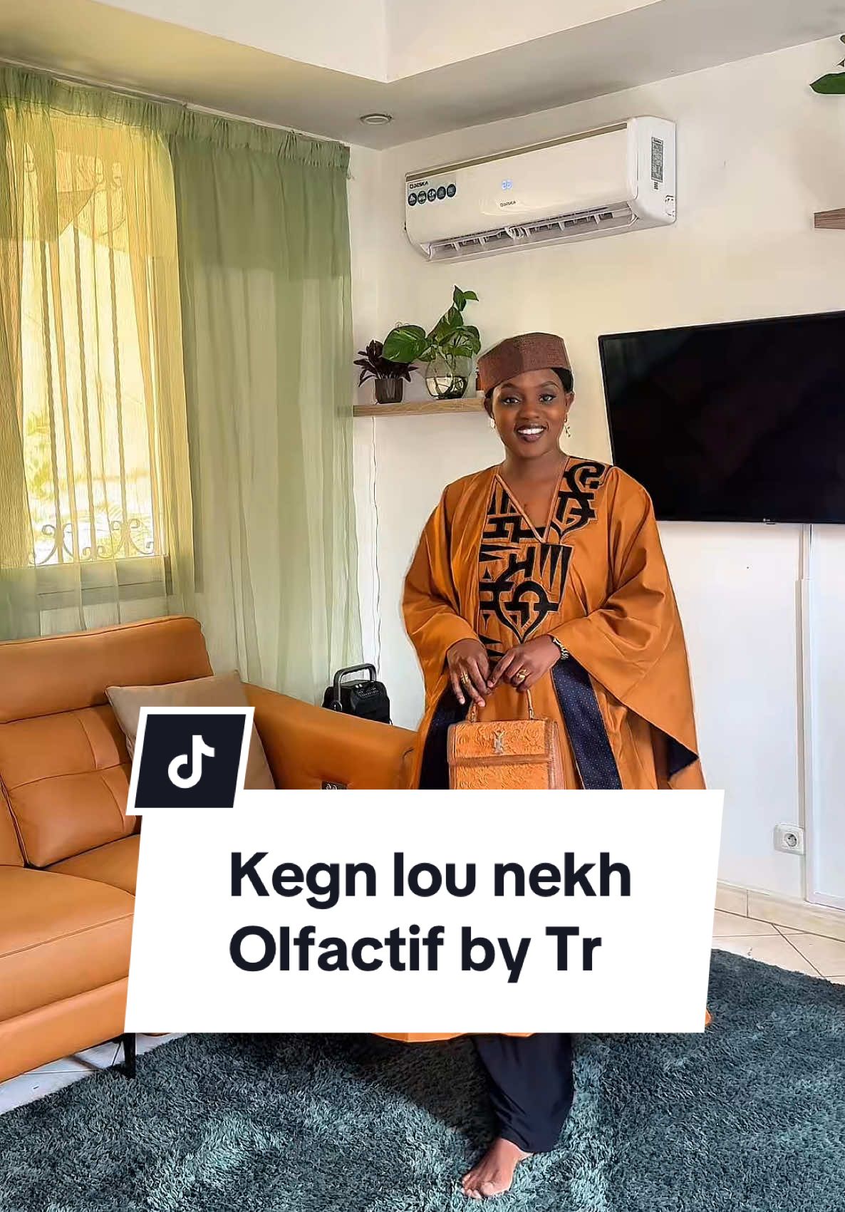 A post by @atelier_art_bi on TikTok caption: Kouci am parfum yi, monsieur dina miir 🙈 @olfactifbyTR #artbi #artbidiayoul #atelierartbi #senegalaise_tik_tok #senegal #tabaski #tabaskisenegal #eidmubarak #galsen_tiktok #grwm #montale #montaleparfums #montaleparis #olfactifbytr 