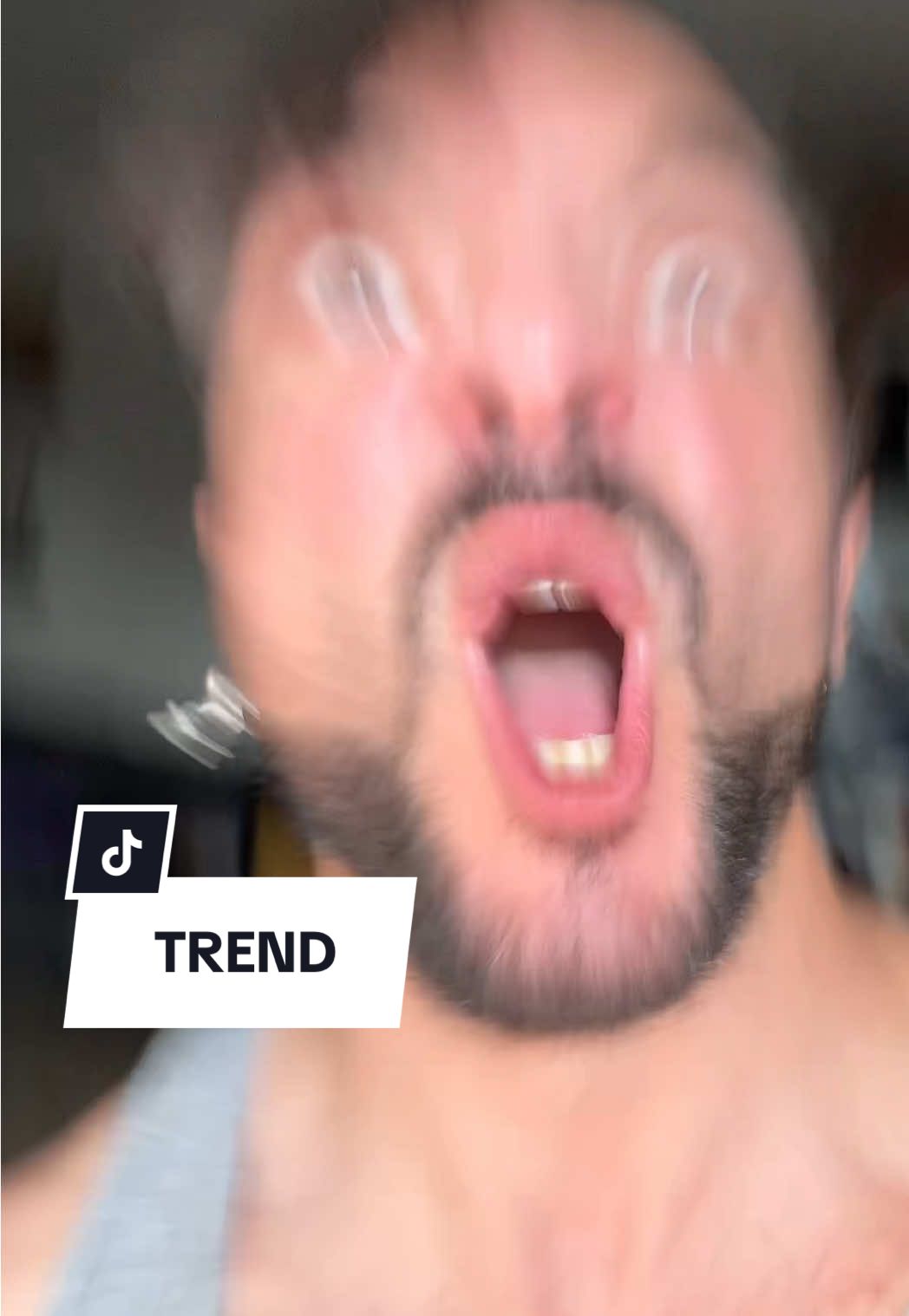 A post by @mercuri_88 on TikTok caption: Senza motivo #relatable #funny #trend