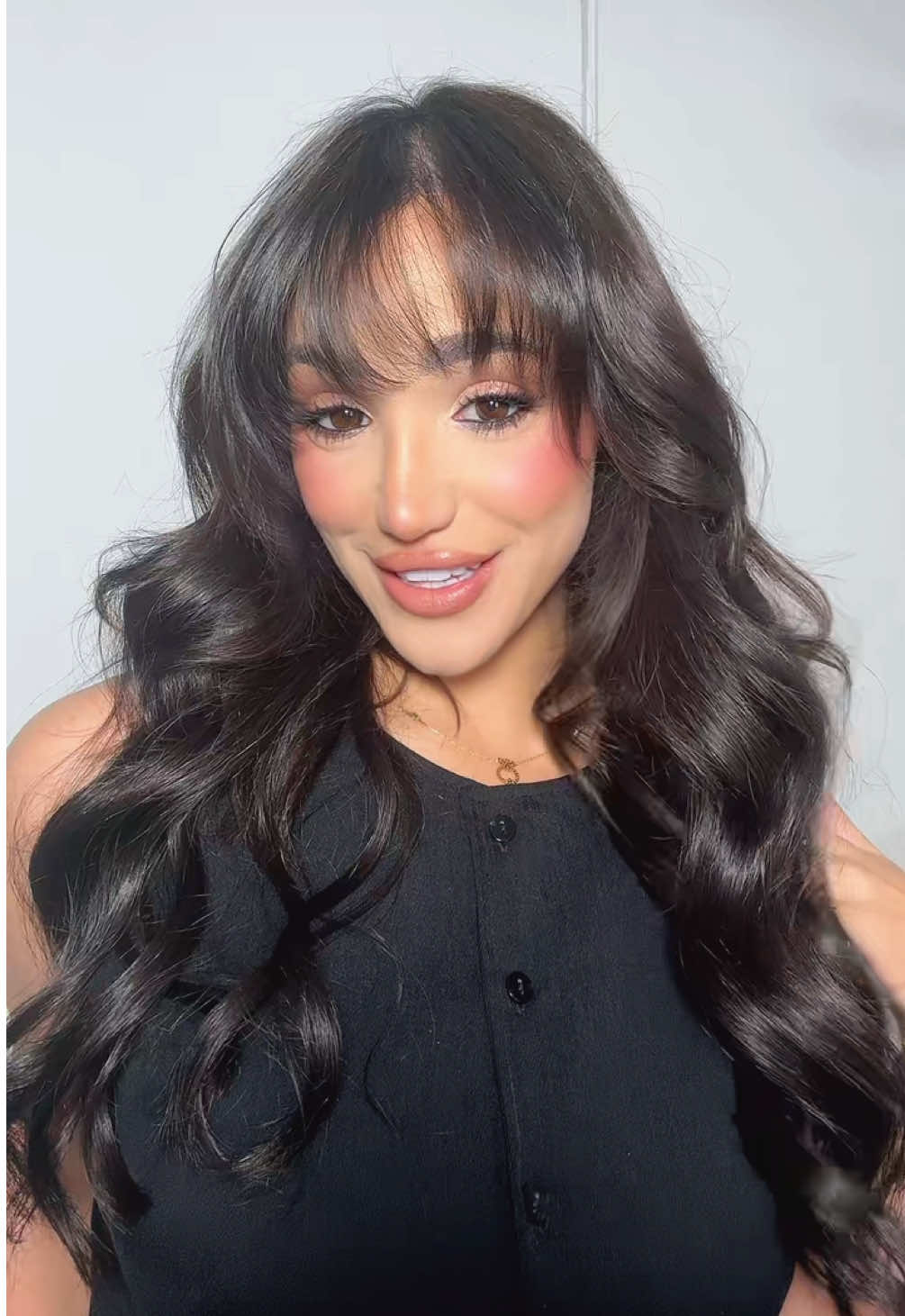 A post by @leahh on TikTok caption: 🖤😊
