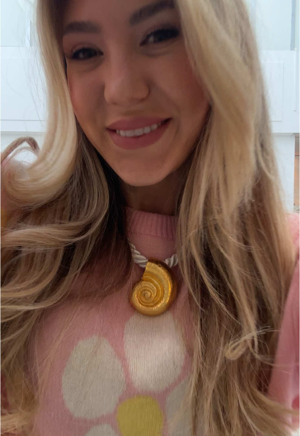 A post by @evievanvliet on TikTok caption: Welk setje is jouw favoriet? Die van mij nummer 3 💖 @Daní The Label 🌸