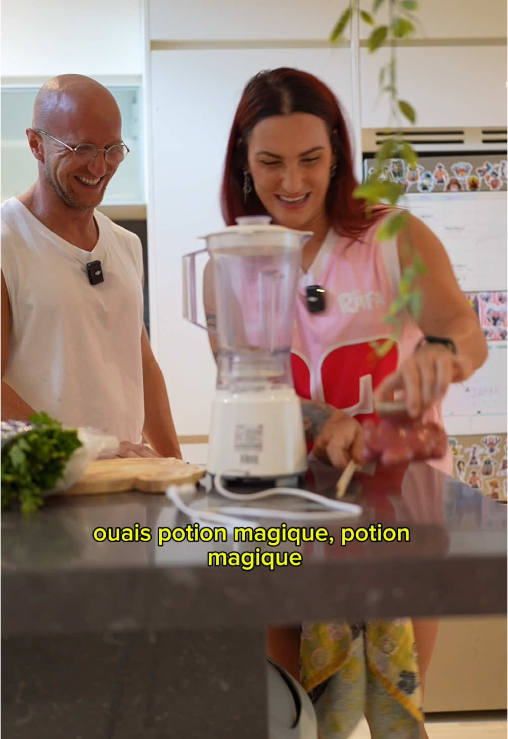 A post by @primus.training on TikTok caption: Réponse à @Marina 🇫🇷 Elle voulait dormir avec de l’encens… j’lui ai sorti une potion verte ayurvédique qui te couche avant Netflix 😴🌿 - 2 branches de céleri - 5 à 7 feuilles de basilic sacré  - Une moitié de pomme verte  - 1 demi citron  - 150 ml d’eau de coco Teste cette recette pendant 10 jours, 1h avant d’aller te coucher. Ton sommeil va te dire merci 🙏 👉 Tu veux d’autres recettes bien-être, simples et efficaces ? Dis-le en com' 💚 @Qwaadi   #mieuxdormir #sommeil #jus #ayurveda #recette #nutrition #bienetre 